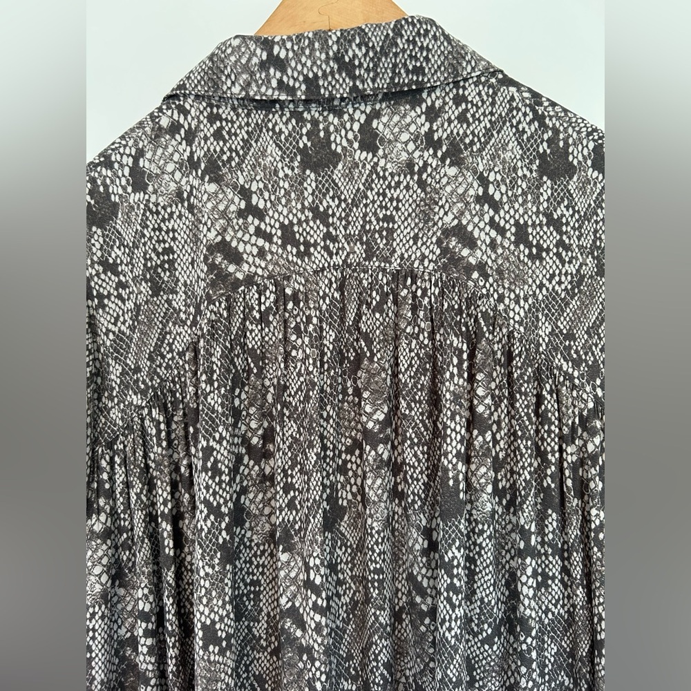 Free People Modern Muse Snakeskin Oversized High Low Long Sleeve Top - Picture 7 of 14